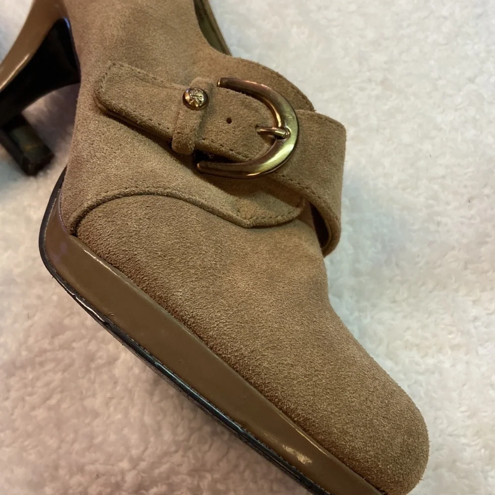Anne Klein Winterlyn Tan Leather Upper Suede 3.5” Patent Heel EUC Size 8.5